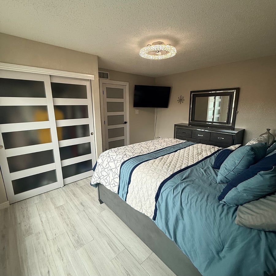 Equipped with a smart tv and plush mattress