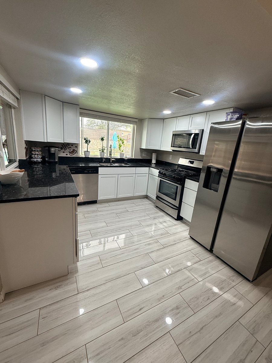 Beautiful equipped kitchen 