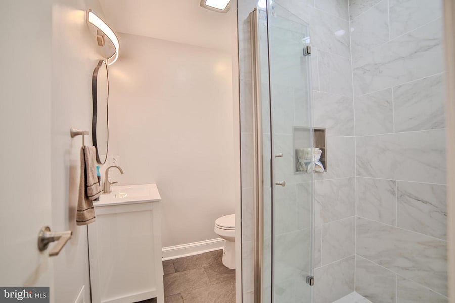 Downstairs full bathroom

