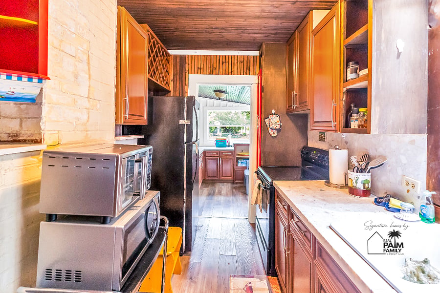 After a busy day, convenience matters. Fully equipped and thoughtfully organized, this efficient kitchen lets you spend less time cleaning and more time relaxing, enjoying your meals, and making yourself at home at The Prospect Retreat.