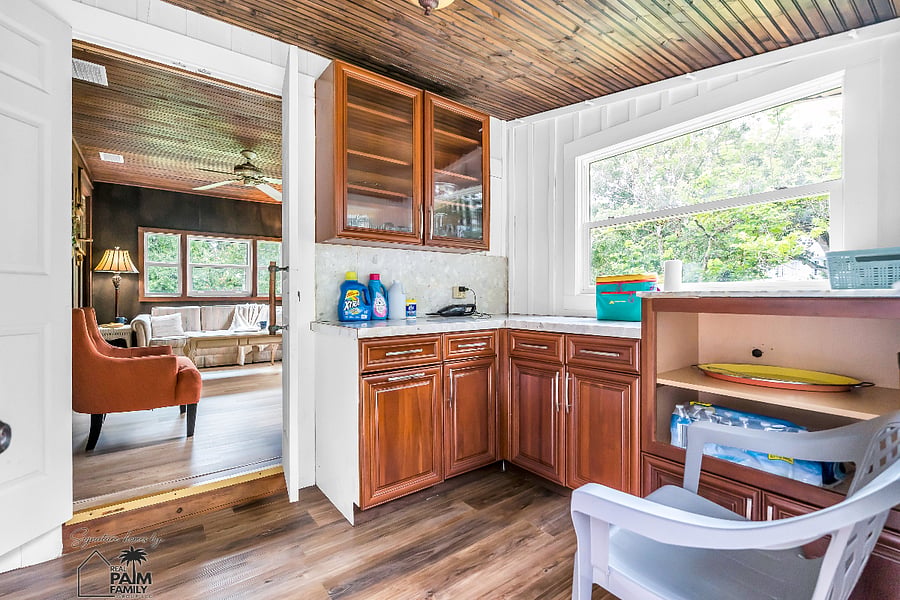 Great homes are defined by how they live. Thoughtfully positioned between the kitchen and living room, this functional pantry keeps everyday life flowing naturallymaking cooking, gathering, and relaxing feel effortlessly connected at The Prospect Retreat.