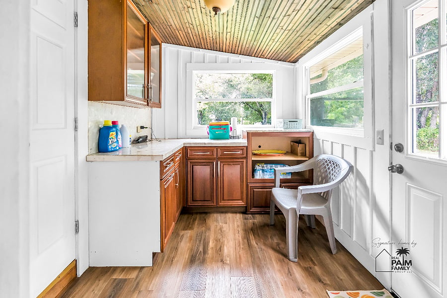 Because feeling at home is also about having room for everyday life. The spacious pantry, additional cabinetry, and generous workspace provide the storage and functionality that make extended stays at The Prospect Retreat effortless and organized.