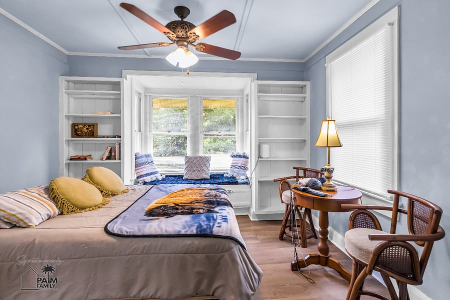 The Murphy Room transforms into a welcoming bedroom with a comfortable Queen bed, while the home's signature bison quietly awaits your arrivala subtle symbol of strength, freedom, and the unique character of The Prospect Retreat.