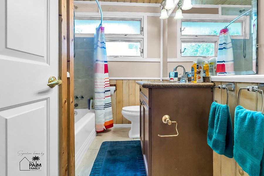 Fill the tub, dim the lights, and let the day fade away. A warm bath is sometimes all you need before sinking into a restful night's sleep at The Prospect Retreat.