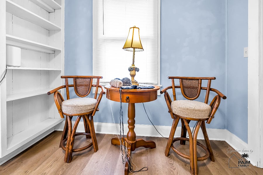 Not every moment needs a schedule. Bathed in natural light, this cozy corner is the perfect place to knit, sketch, write, enjoy a favorite hobby, or simply pause and let the day unfold at your own pace.