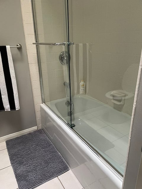 HALL BATH-WITH TUB