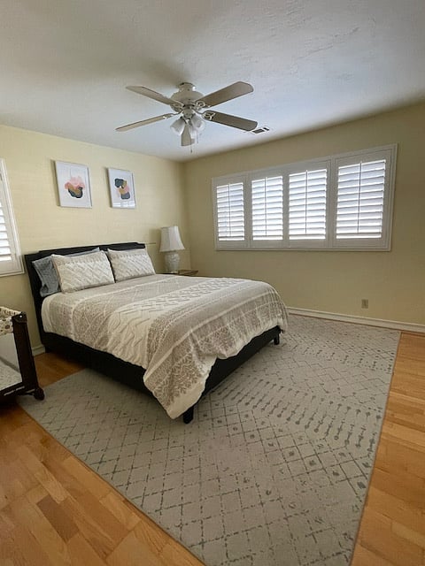 BEDROOM 2-QUEEN BED