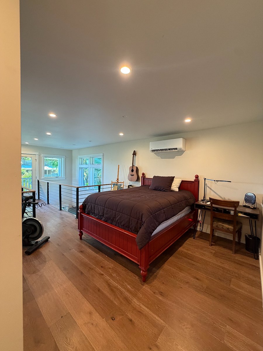 queen size bed in upper loft