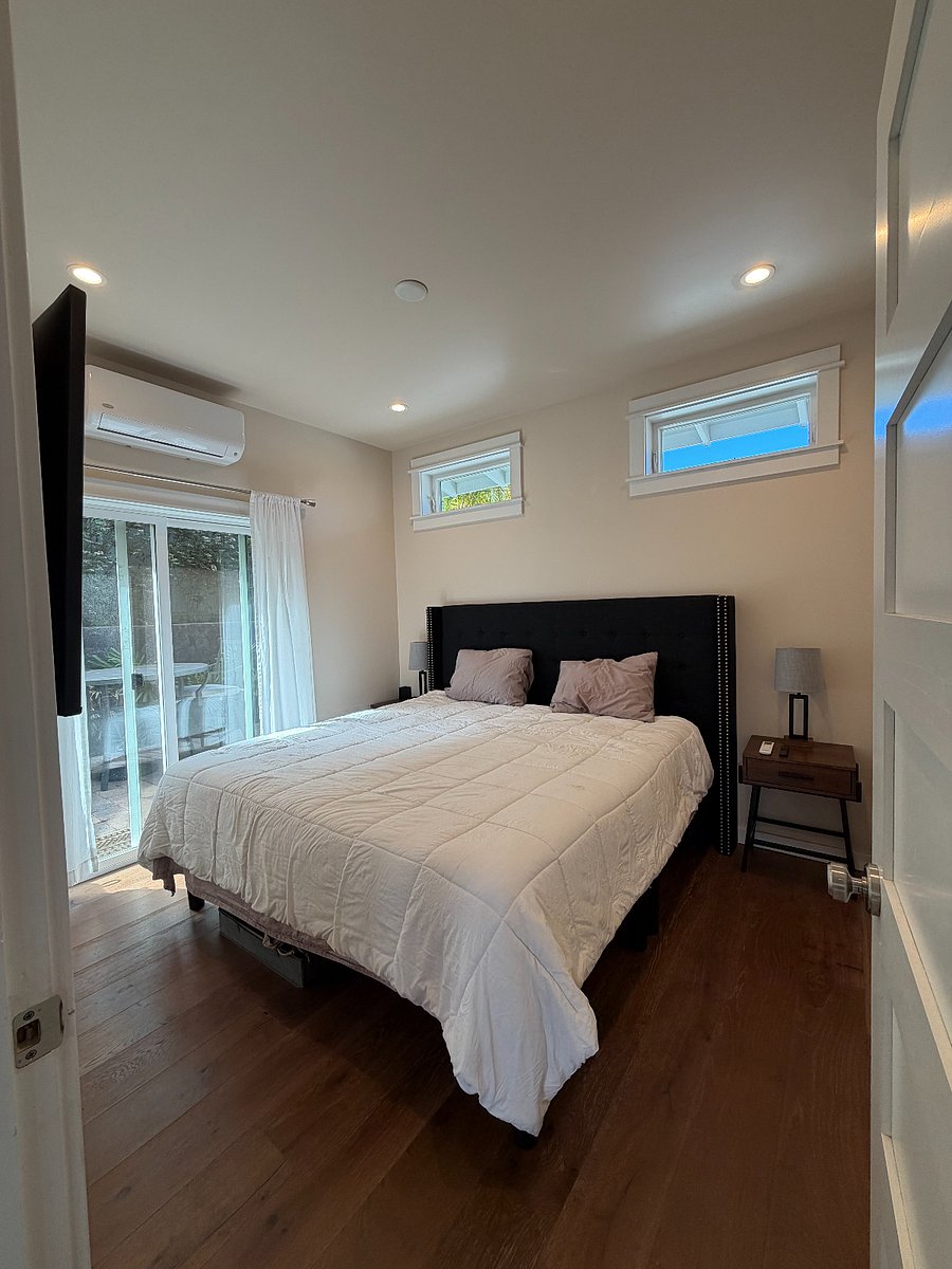 master bedroom with king size top of the line temperpedic mattress
