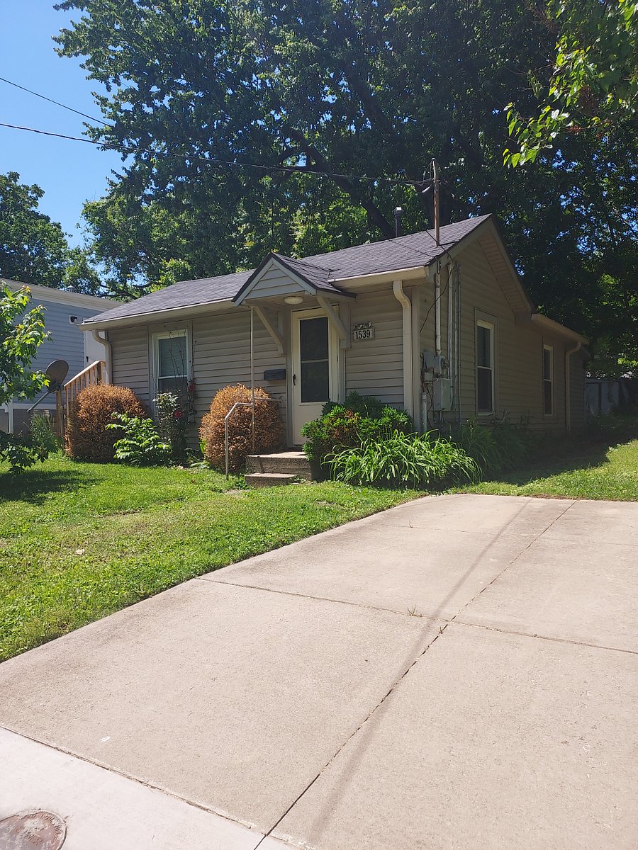 Front. 2 Car paved parking offstreet free