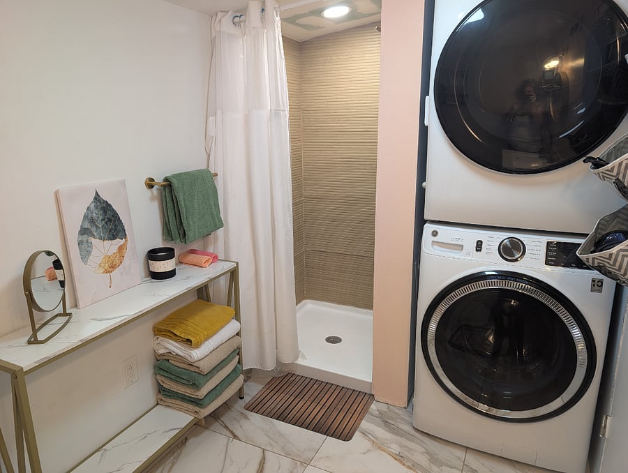 Brand New Bathroom and Brand New Washer/ Dryer (gas)Kitchen