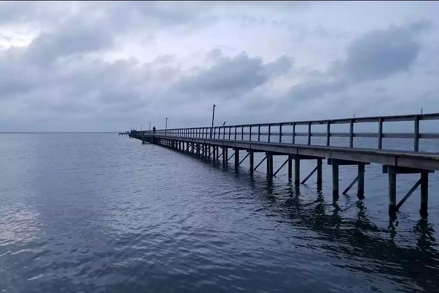 Home includes access to the neighborhood fishing pier