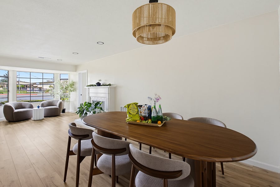 Living room (Pic 6)