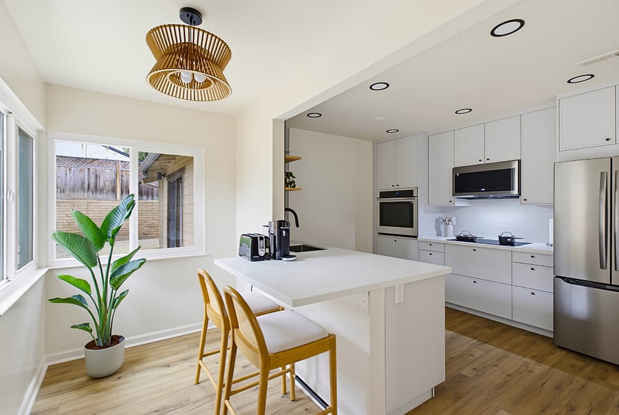 Brand-new modern kitchen with terrace view (Pic 2)