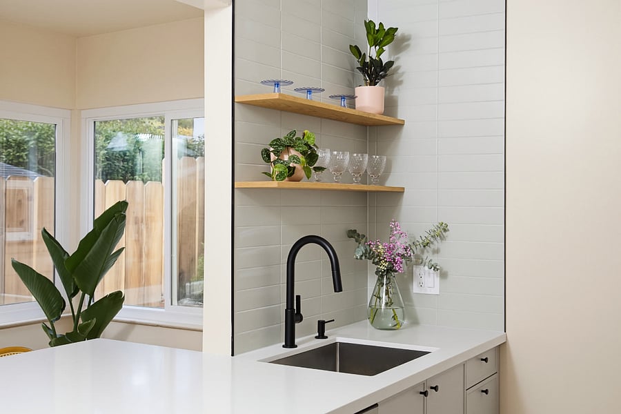 Brand-new modern kitchen (Pic 1)