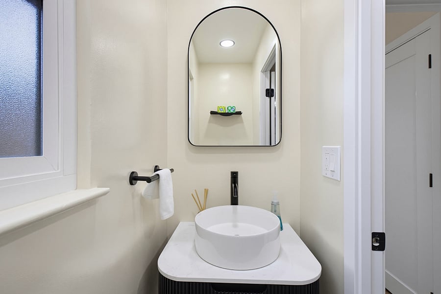 Fully remodeled half bathroom (Pic 2)