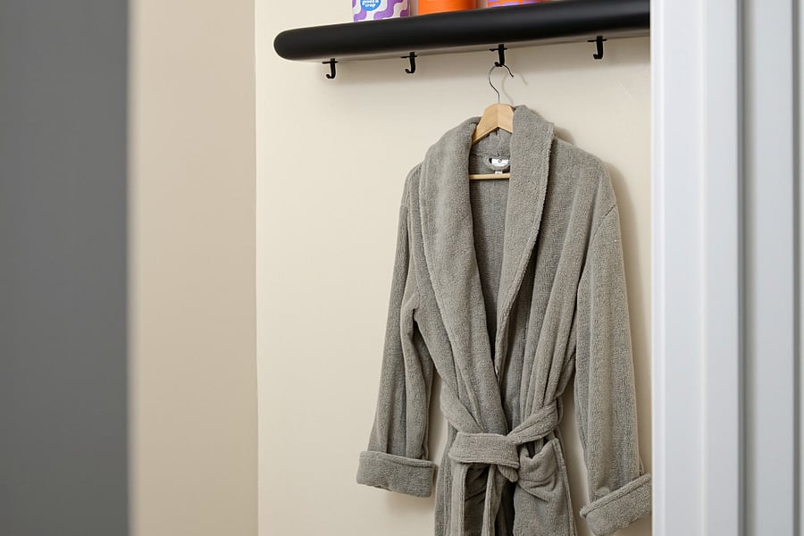 Fully remodeled guest bathroom with bathrobes (Pic 2)