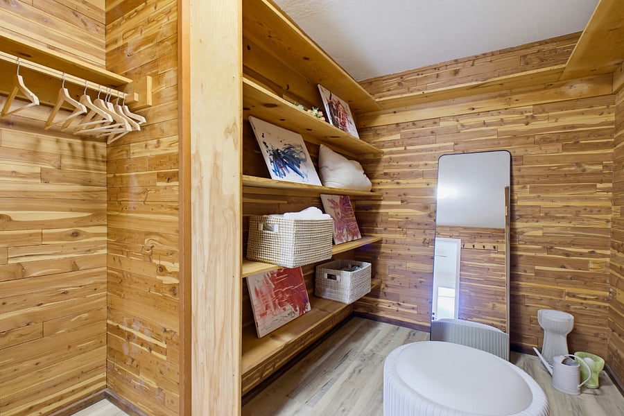 Brand-new primary bathroom with walk-in closet (Pic 9)