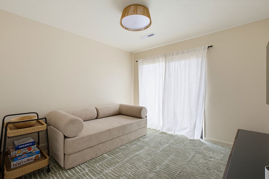 Entertainment room with board games (Pic 2)