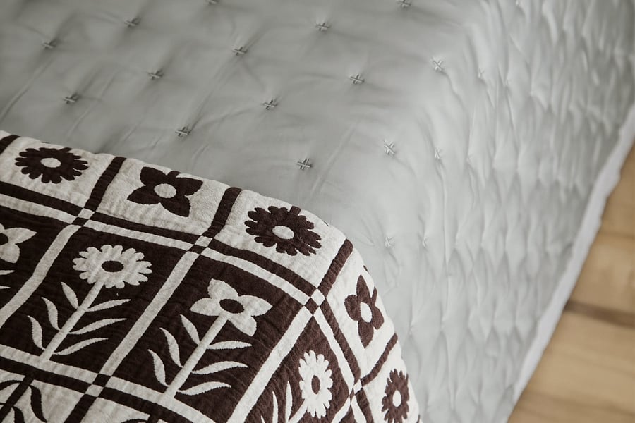 Guest room with premium Quince bedding (Pic 4)