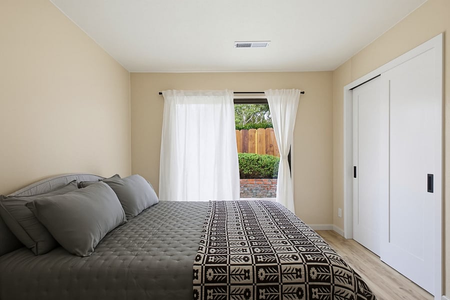 Guest room with new closet (Pic 5)
