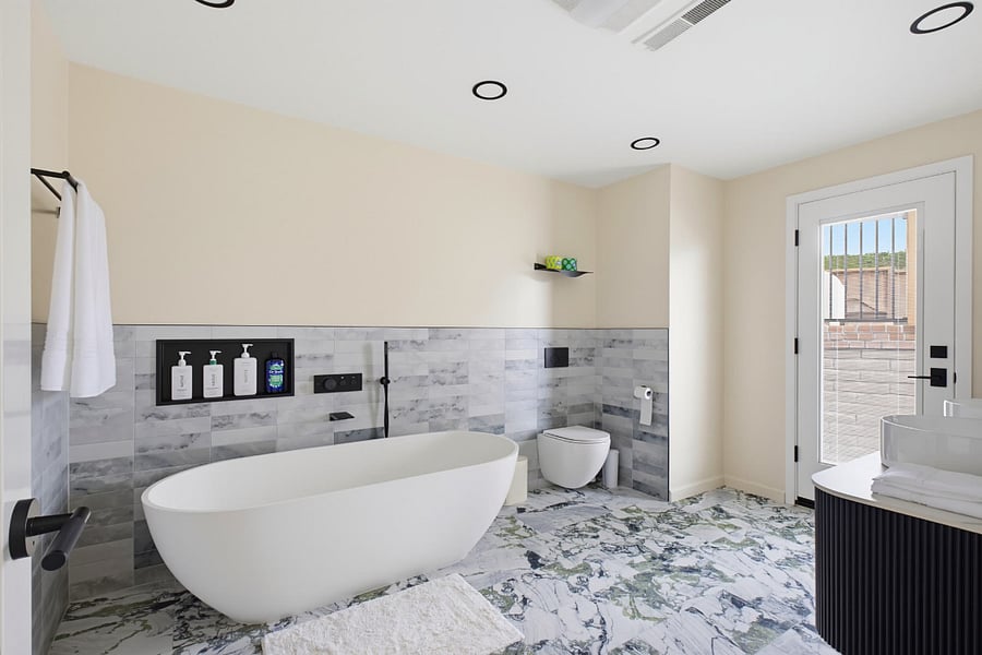 Brand-new primary bathroom with a new toilet and bathtub (Pic 1)