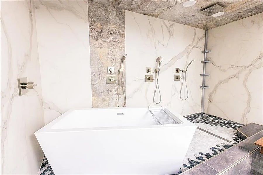 Bright, elegant bathroom with plenty of space.