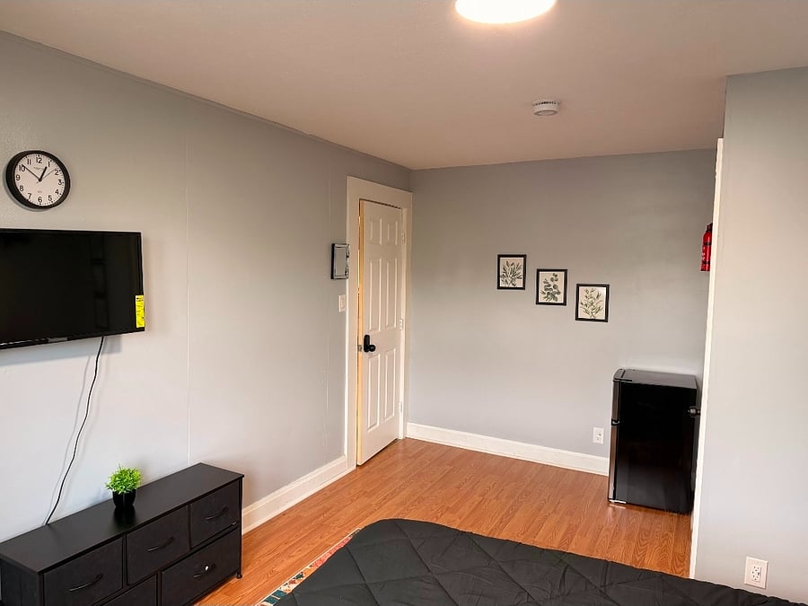 $900 pic 2