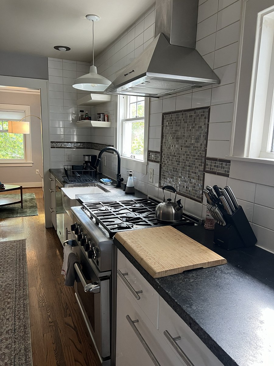 Kitchen With Gas Oven and Stove