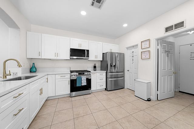 Furnished Finder property 1018329_1 photo 10