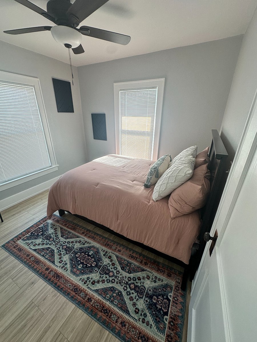 Full Bedroom