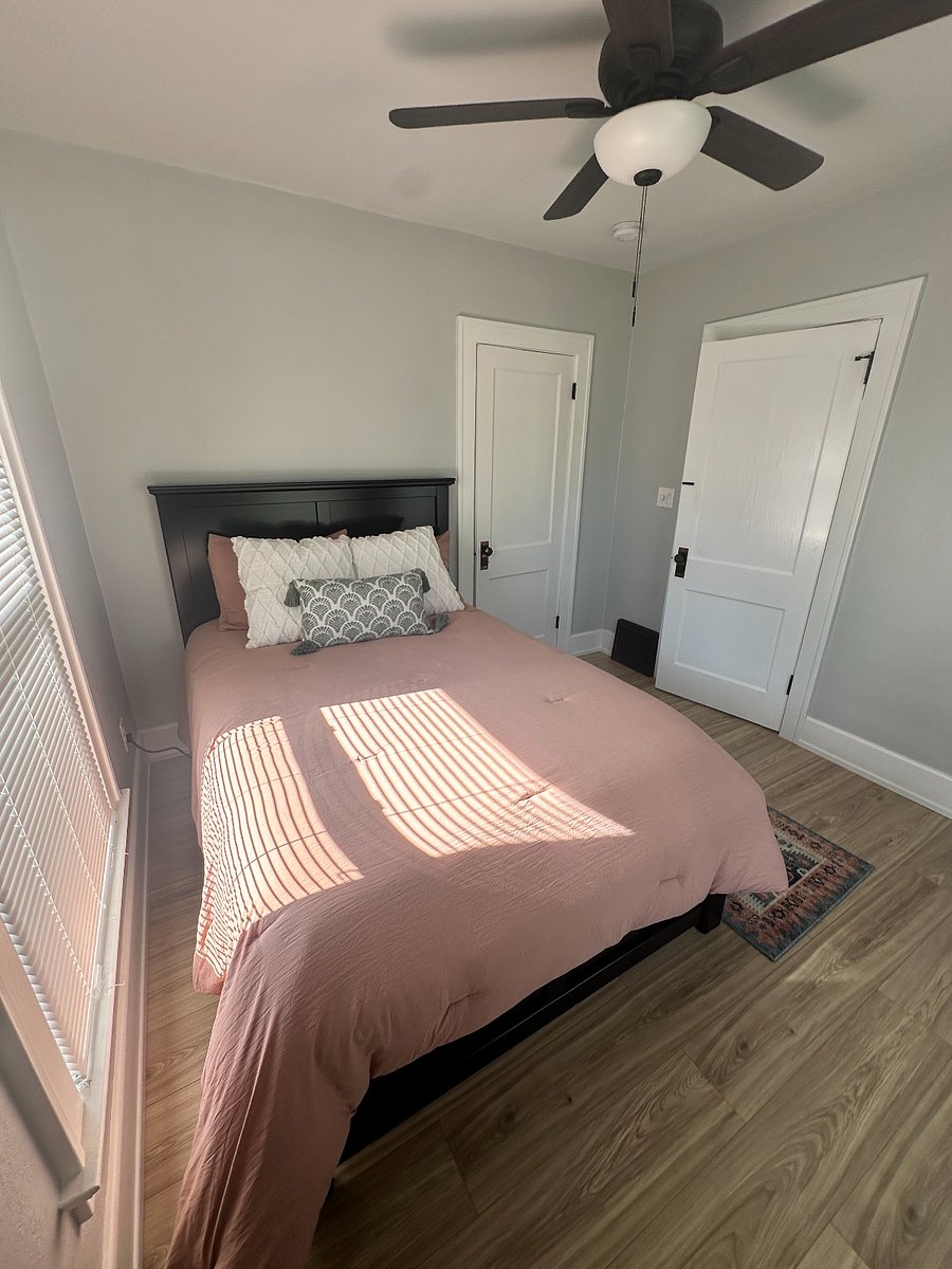 Full Bedroom