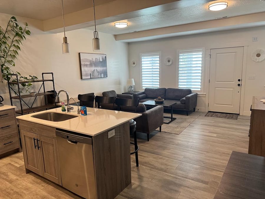Furnished Finder property 1018468_1 photo 2