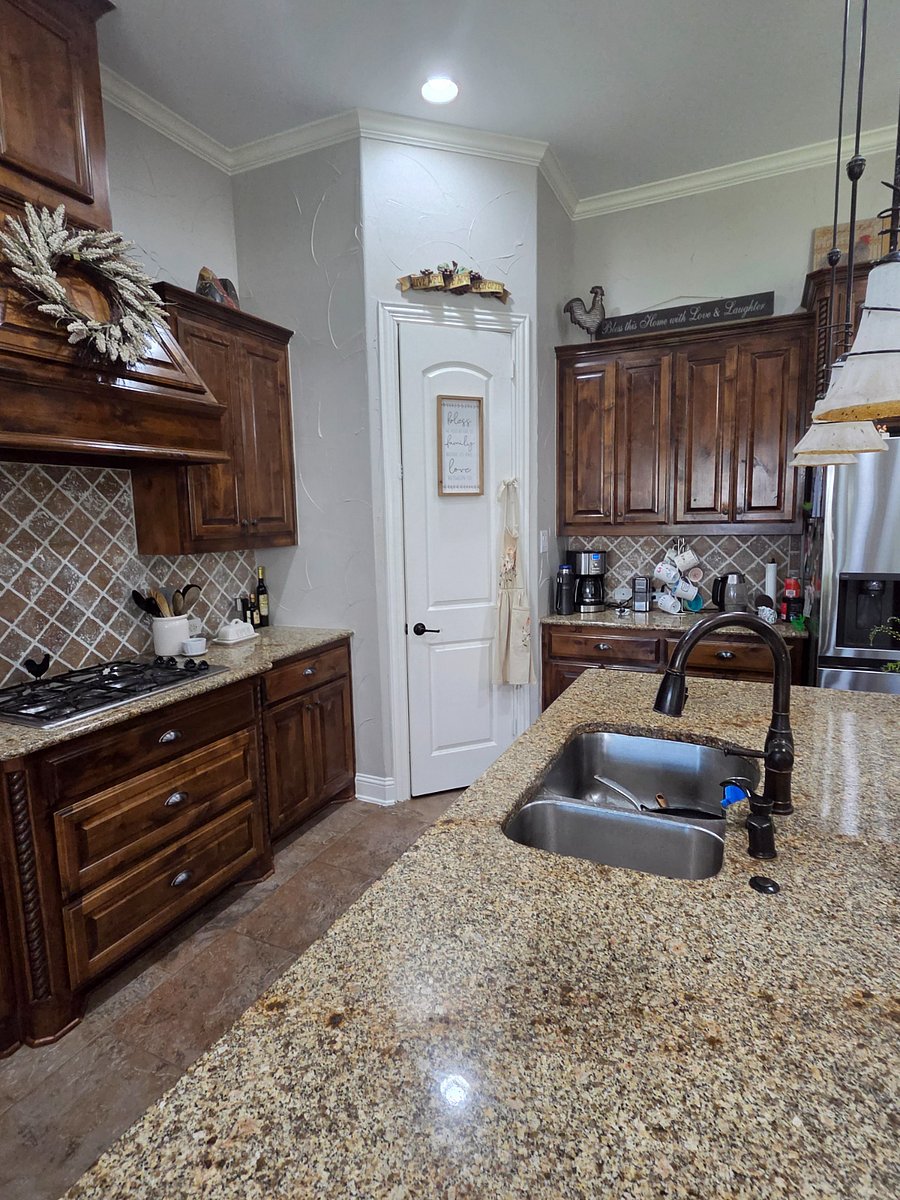 Kitchen space has dedicated space in the pantry, Gas stove.