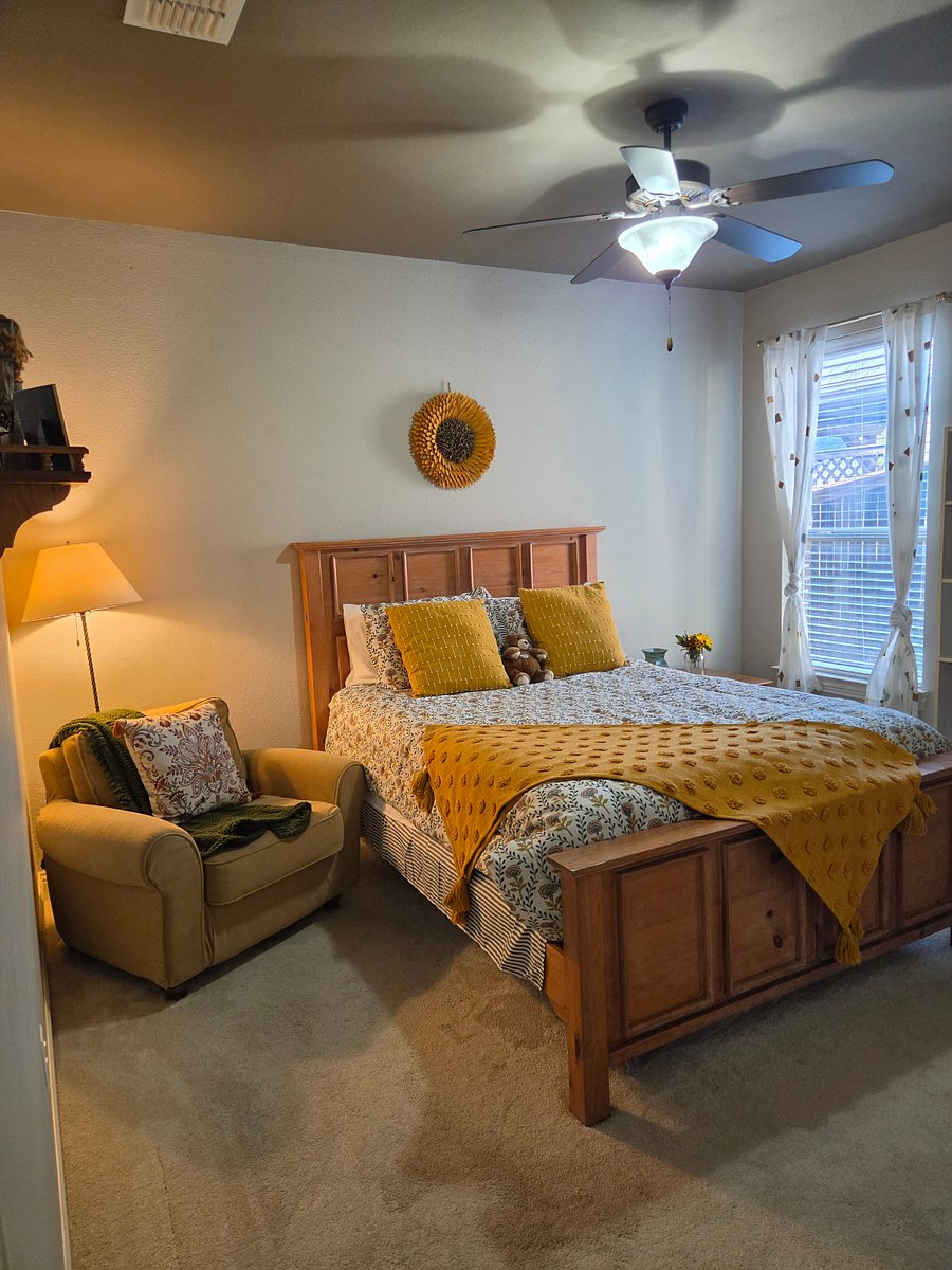 This is another Room Option if preferred, same amenities included. Only 1 room will be rented.
