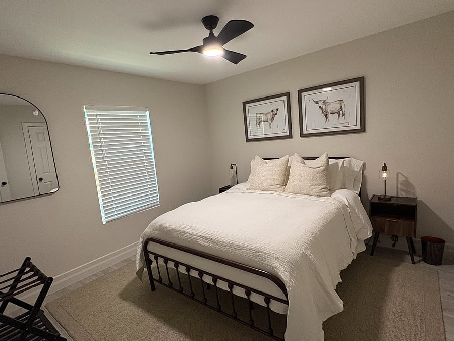 Queen size bedroom