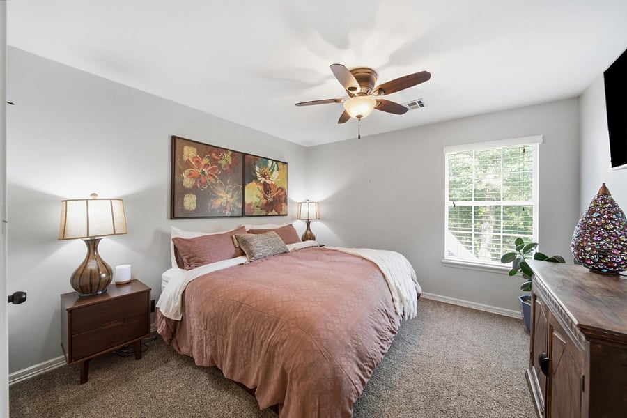 Guest Room with King Bed