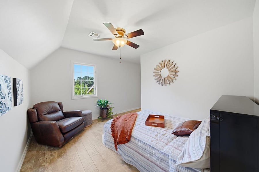 Guest Room with Queen Murphy Bed