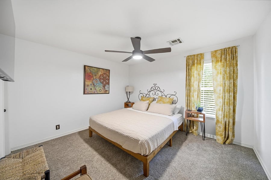 Guest Room King Bed