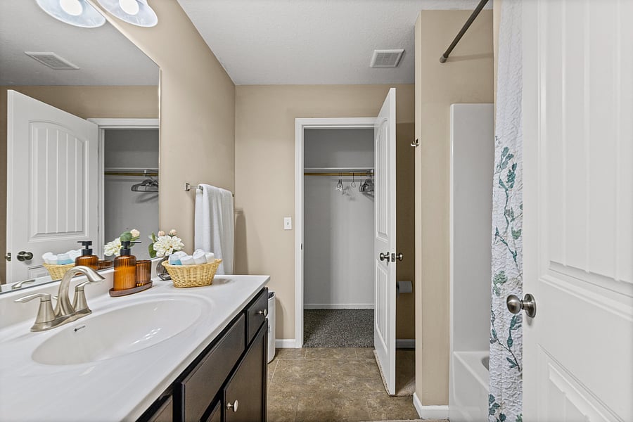 Furnished Finder property 1018596_1 photo 17