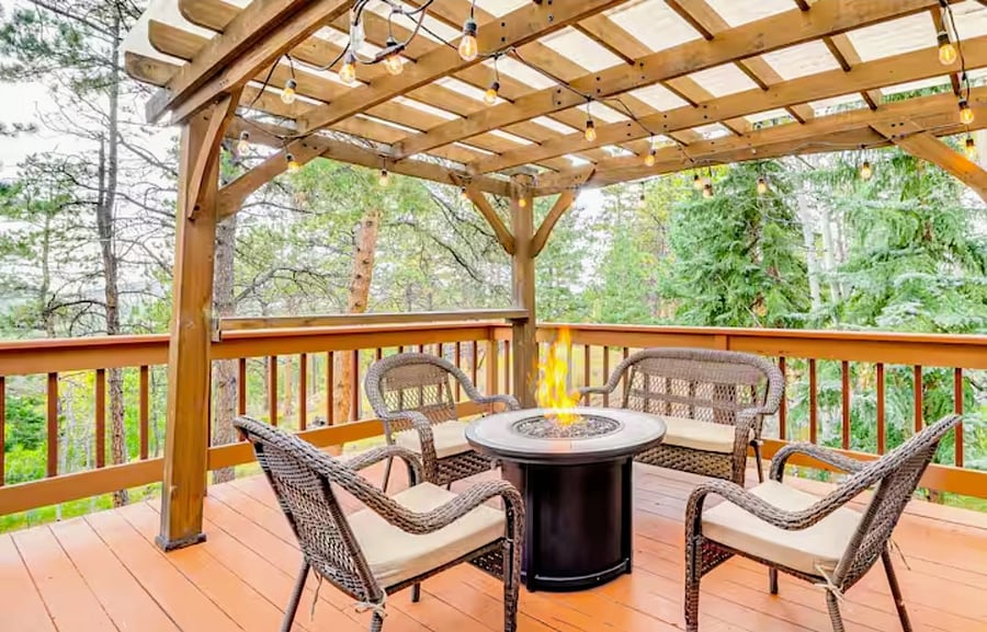 Deck w/ Fire Pit
