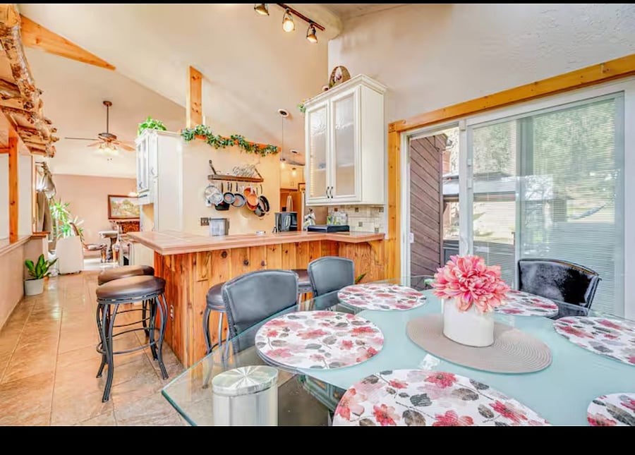 Dining Area w/ Breakfast Table