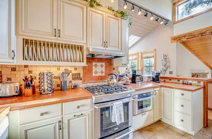 Kitchen fully equipped w/ Cooking Essentials Main Floor