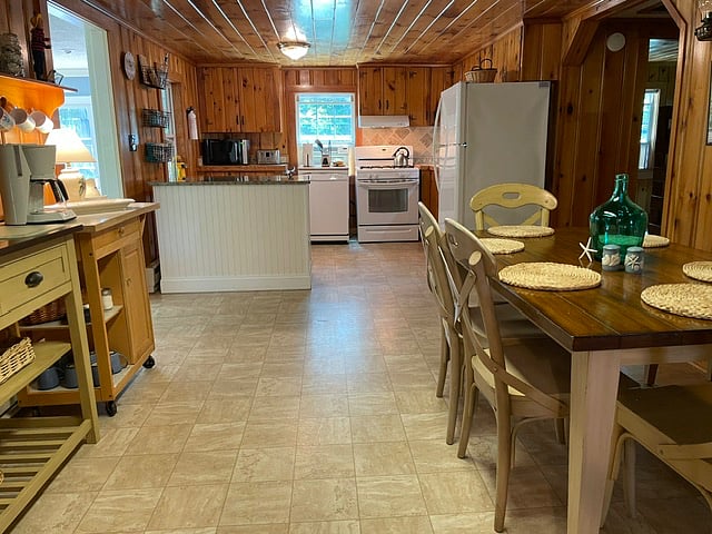 Open kitchen/dining area