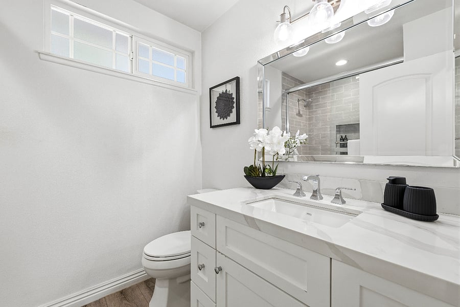 Upstairs guest bathroom