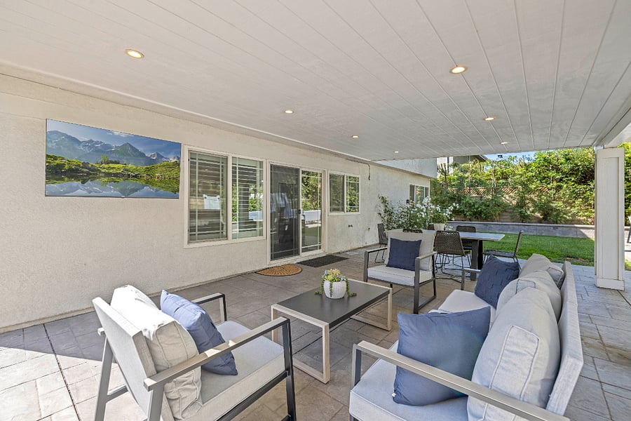 Outdoor covered patio with outdoor entertainment and dining