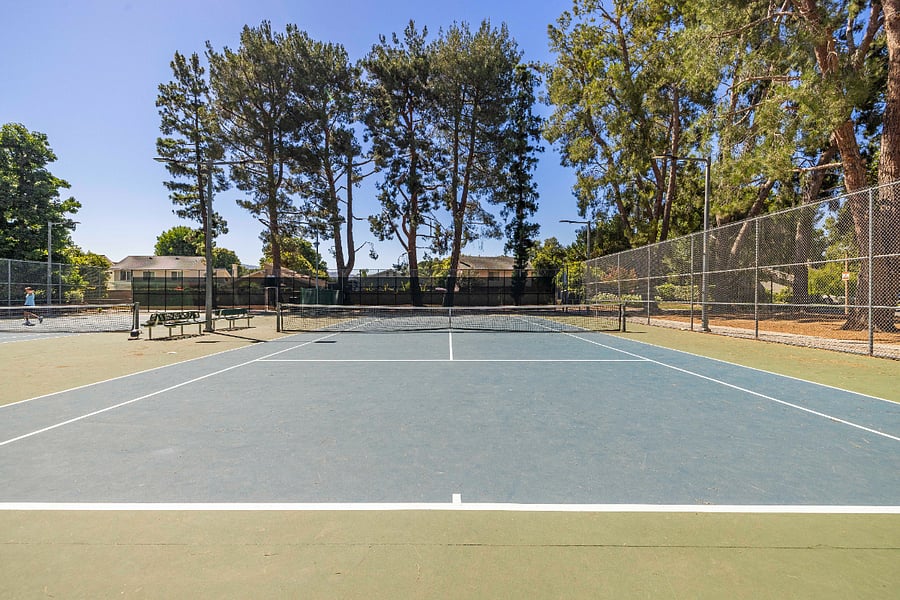 public tennis courts 