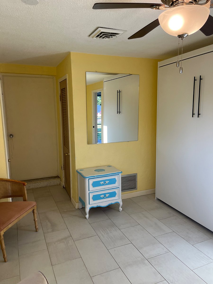 Murphy
Bed