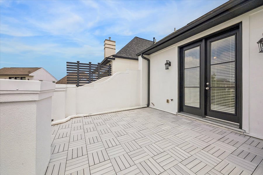 Great rooftop deck on the 4th floor with new decking. 