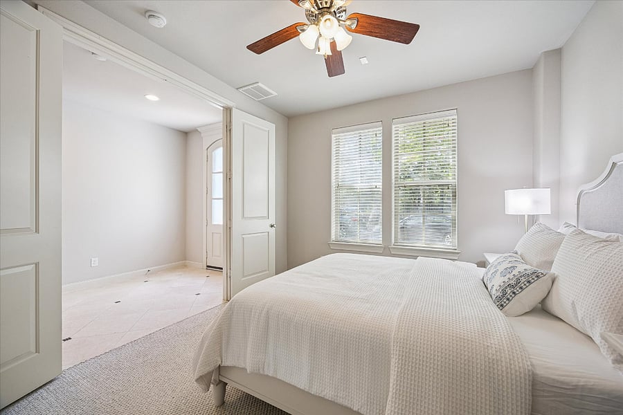 First floor secondary bedroom with en suite bathroom. 